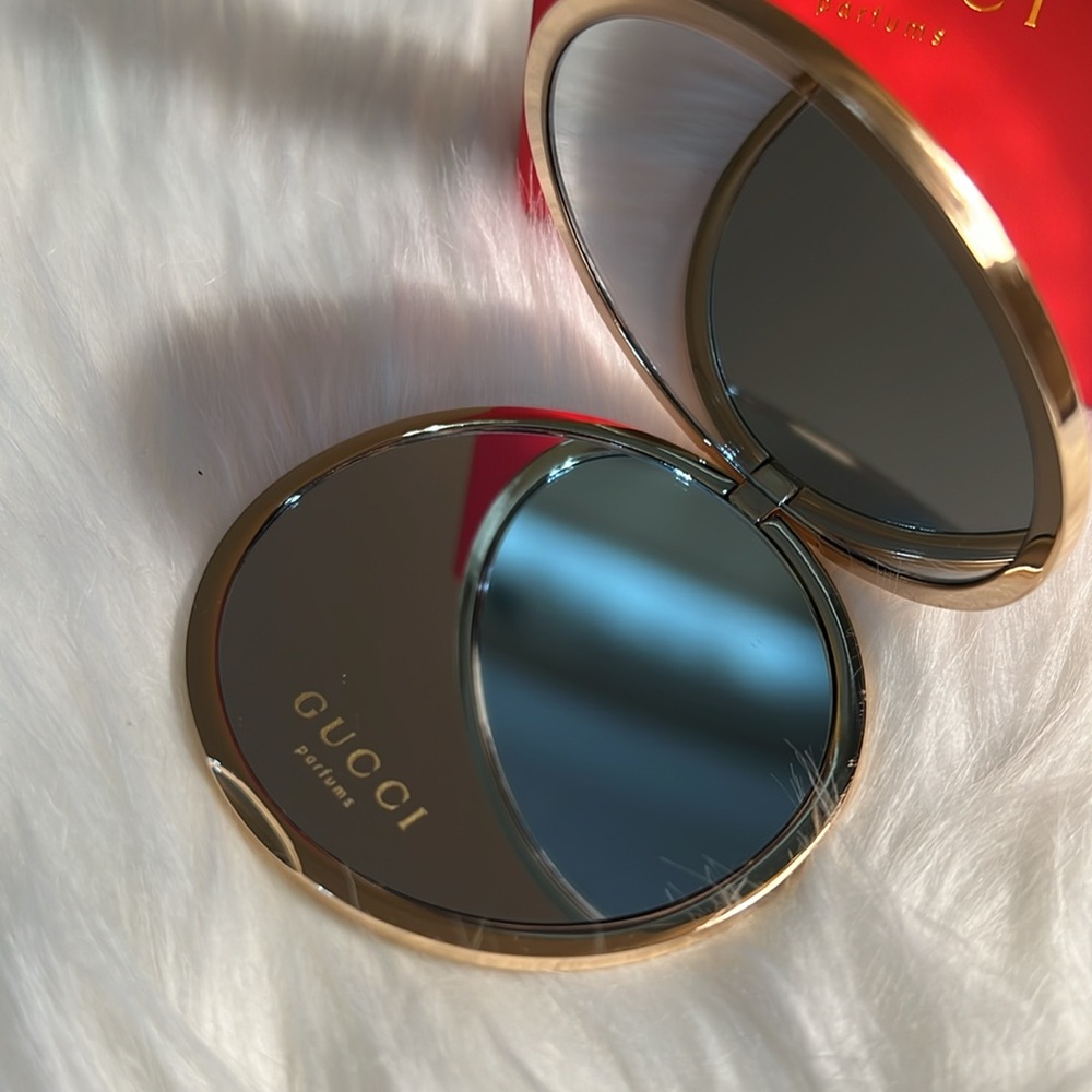 🔥 💯 Authentic Gucci Mirror - Picture 2 of 3